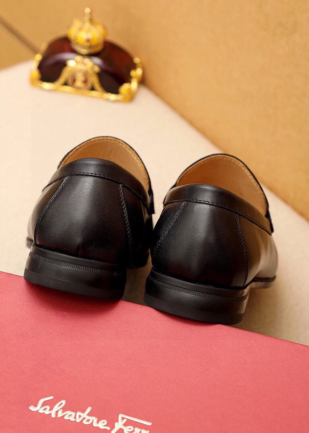 Men's shoes 💰480 💐 Product trademark: Ferragamo "Ferragamo" casual leather shoes Regular size: 38-44 (45🉑️customized) Product materials: Selected imported first-layer pebbled cowhide leather upper + luxury hardware buckle, imported water-dyed cowhide leather lining. Strong three-dimensional visual effect, original outsole color: 3⃣️seed leather materials available